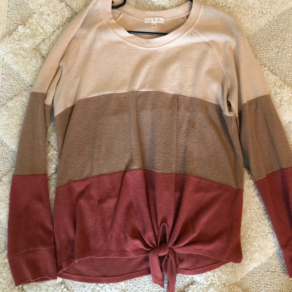 Color blocked sweater with tie